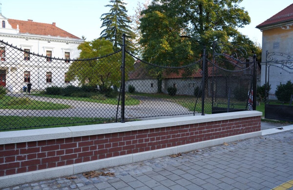 Završena obnova ulične ograde Vile Oršić